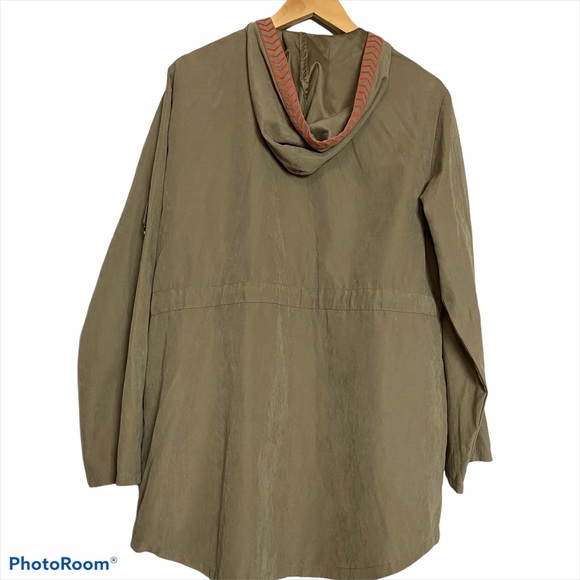 UMGEE- Cute lightweight Embroidered and hooded coat size Medium - Picture 5 of 7